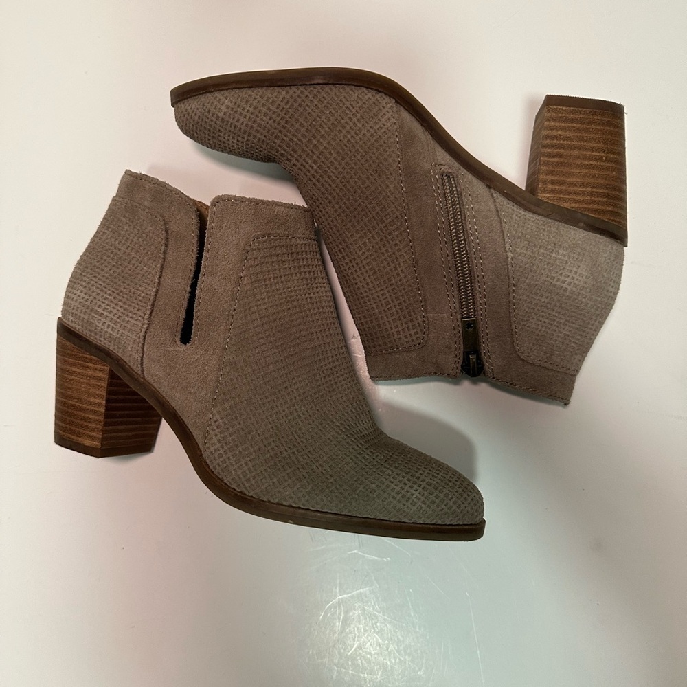 🤠 Lucky Brand Ponic Suede Western Ankle Booties - Titanium Grey (Size 6.5, NIB) - Picture 2 of 12